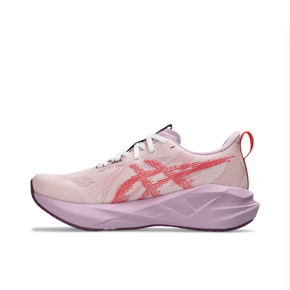 ASICS Women's Novablast 5 Size 8.5